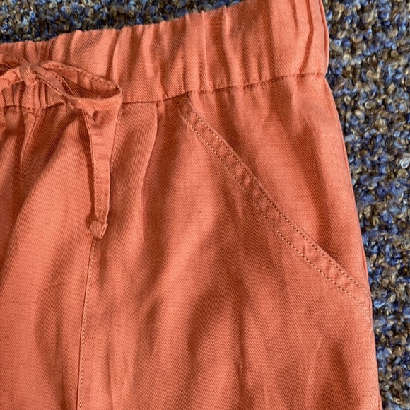 Ann Taylor LOFT linen shorts in beautiful cinnamon color. - Picture 2 of 8